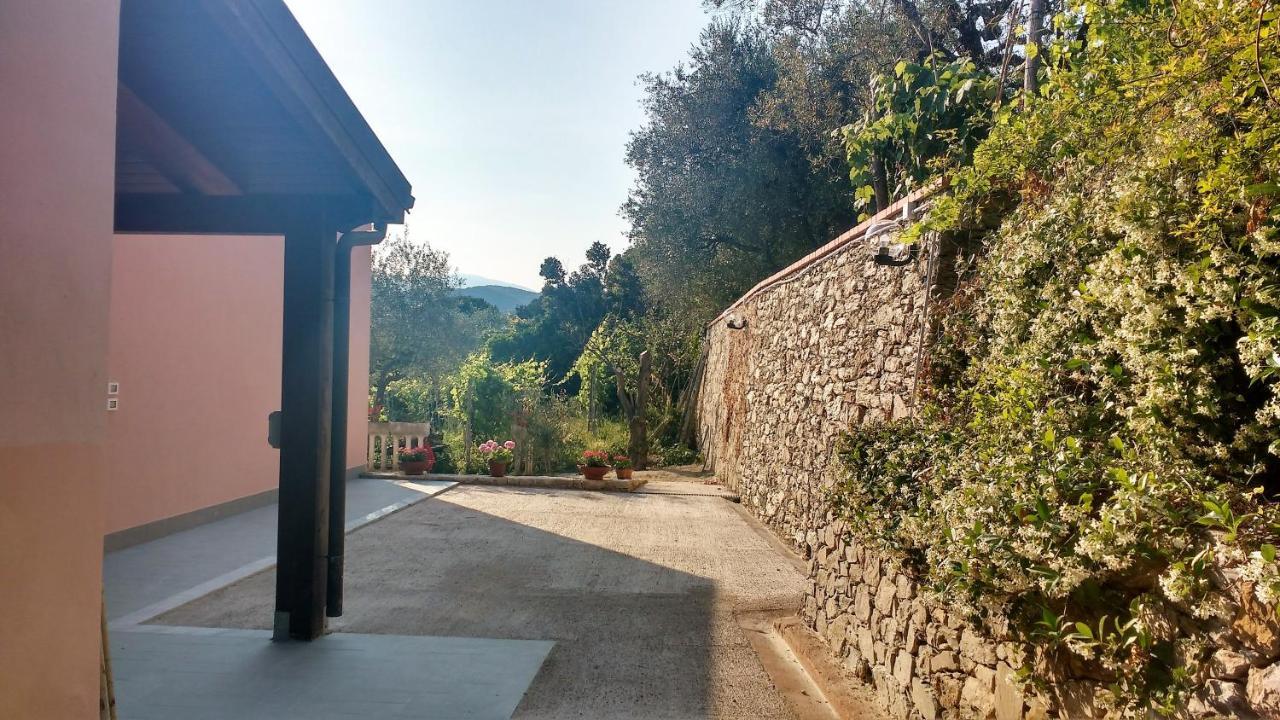 La Vie Est Belle Bed and Breakfast Finale Ligure Εξωτερικό φωτογραφία